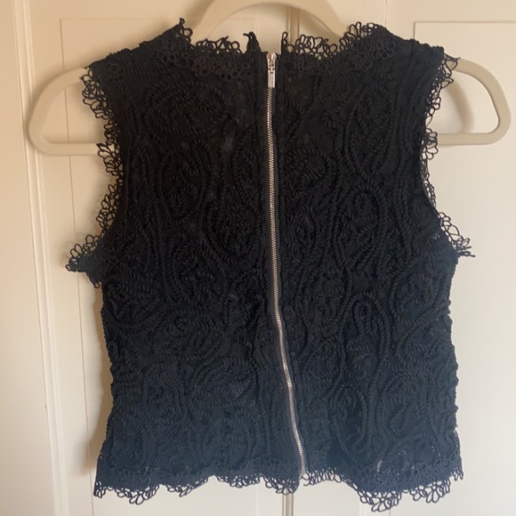 Black lace crop top with back zipper - Picture 4 of 5